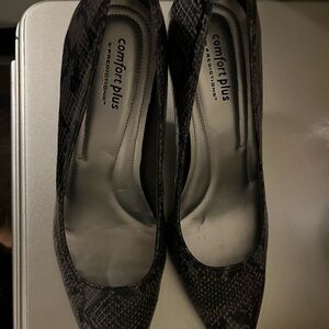 Comfort Plus by Predictions Snakeskin Pattern Heels